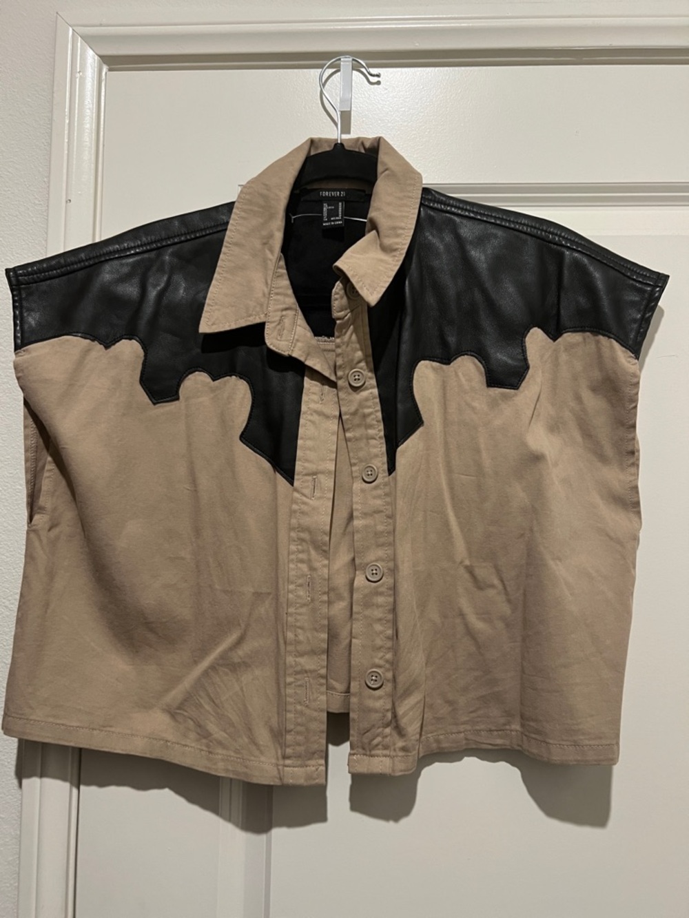 Forever 21 Black and Tan Cropped Western Button-Up Top